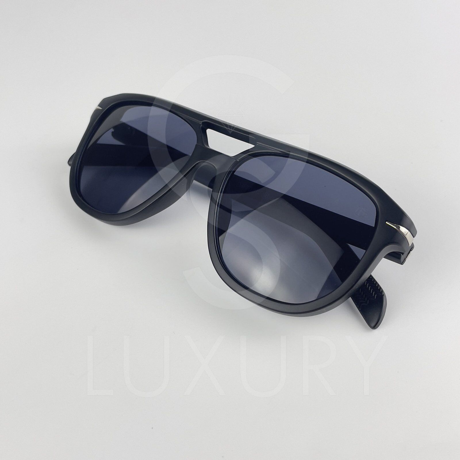 Lunette de soleil David beckham Double pontNoir matte Verre Noir DB7080
